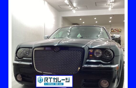 クライスラー　300C　２２インチ　持ち込みタイヤ交換は大阪の経験豊富なRTガレージにお任せください。