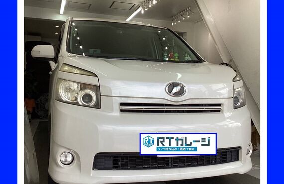 トヨタ　ヴォクシー　１８インチ　持ち込み　タイヤ交換は大阪の経験豊富なRTガレージにお任せください。